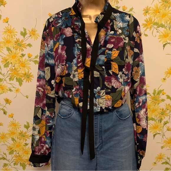 NWOT hate monde floral print tie neck long sleeve blouse size Medium - Picture 4 of 13